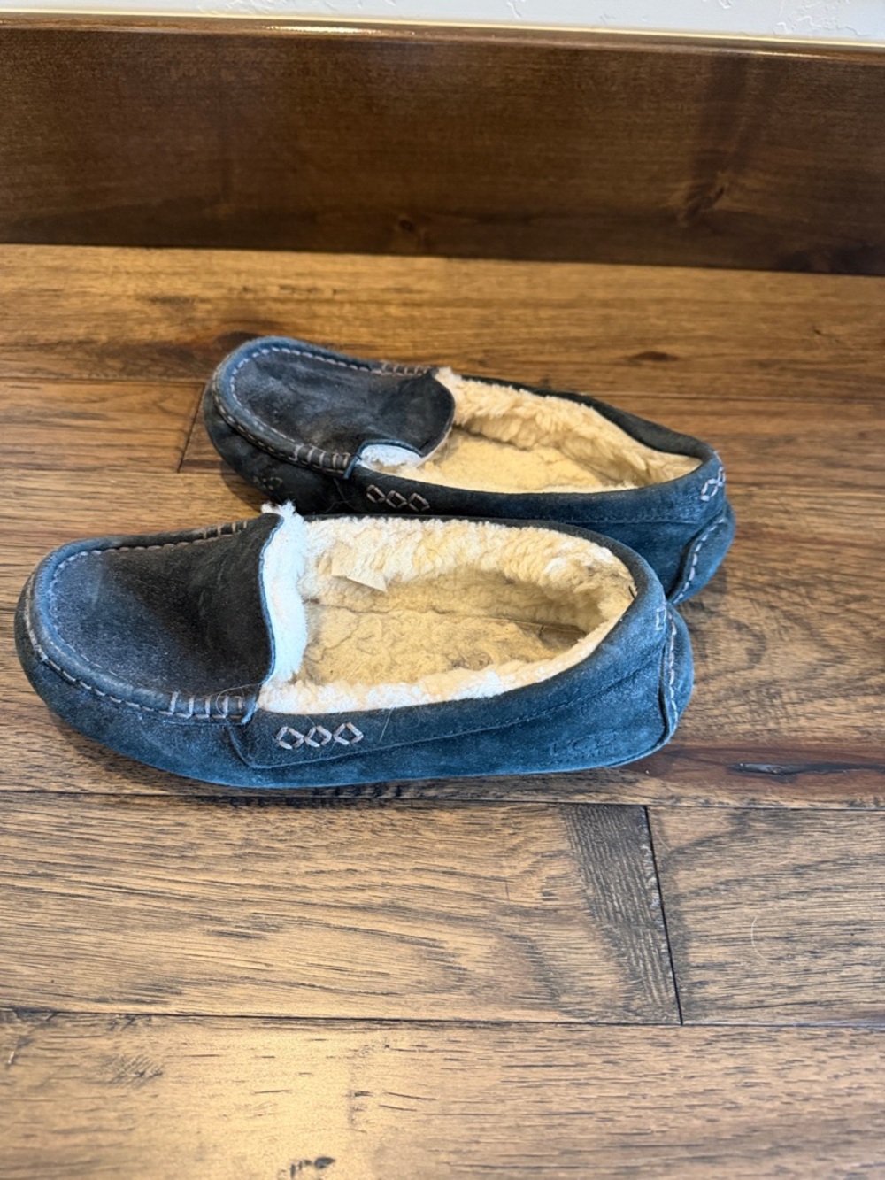 Ugg women’s Ansley Slippers